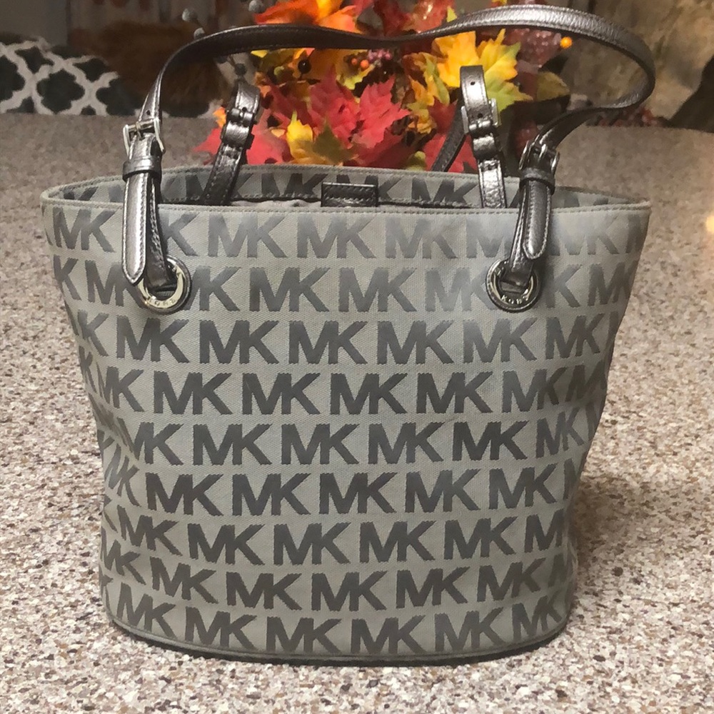 Michael Kors Jet Set Tote